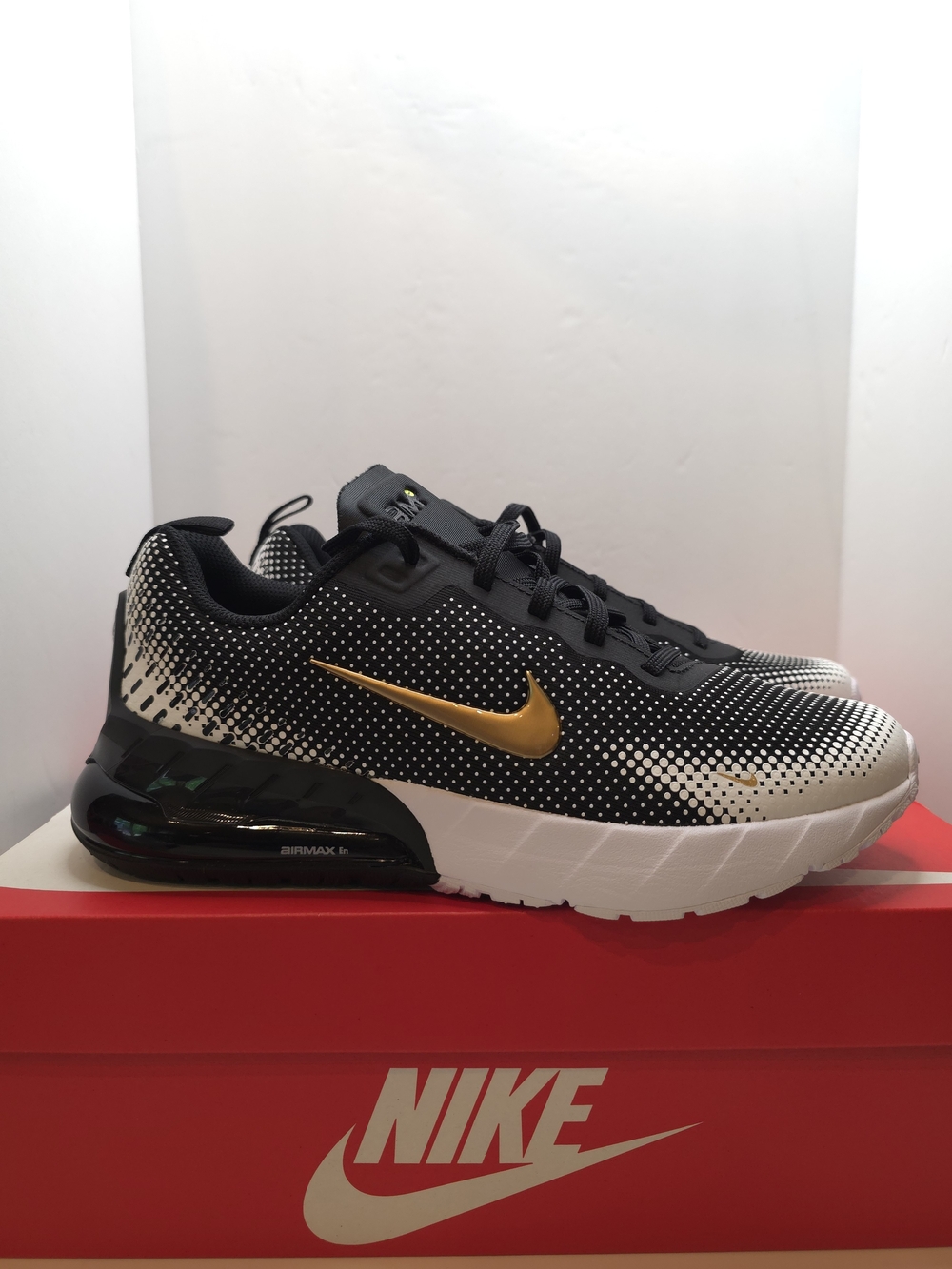 Nike Air Max Phoenix - Black/White with Gold Swoosh 6.5Y/8W